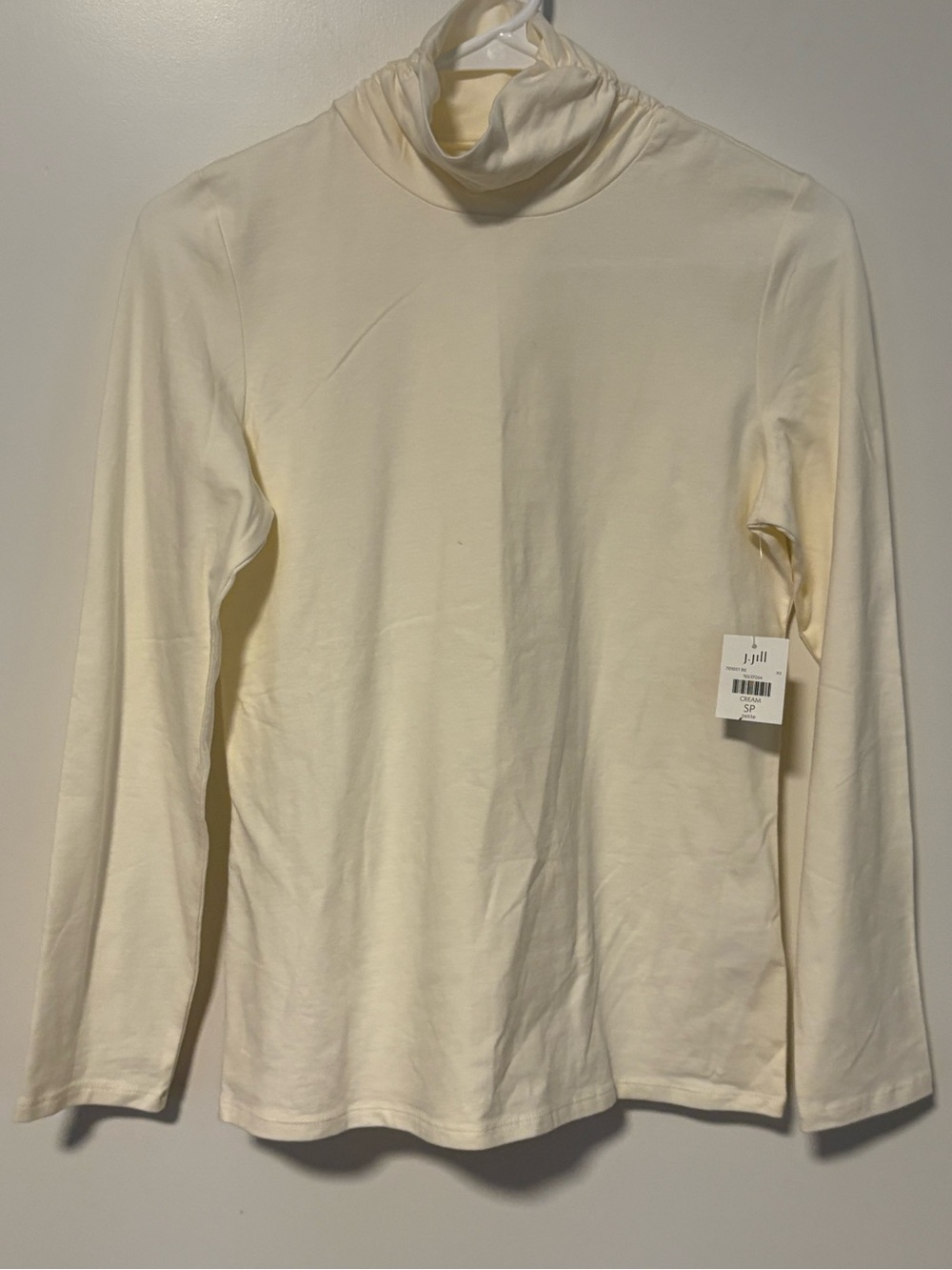 NWT Women’s Cream Long-Sleeve Turtleneck Shirt